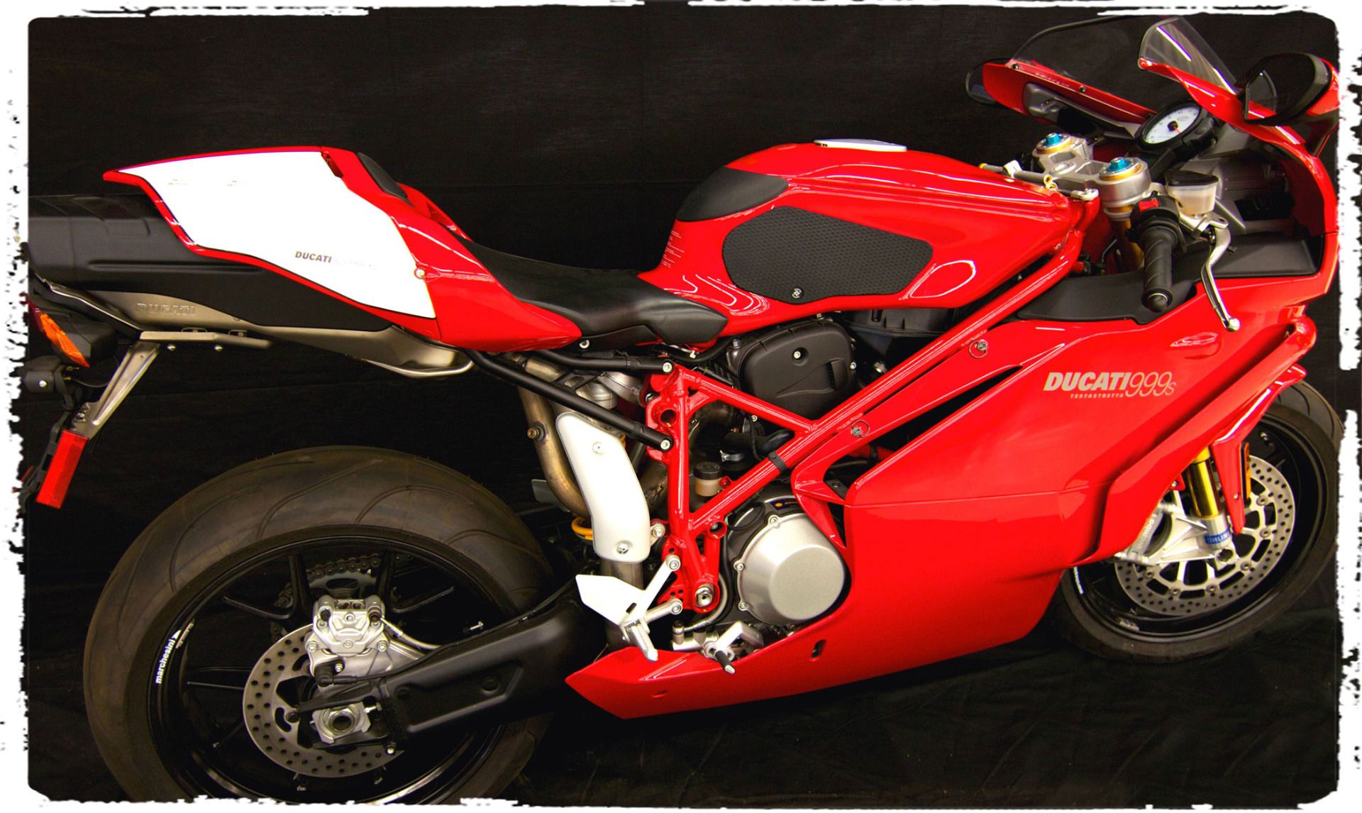 Parts :: Ducati :: 749 / 999 :: Fuel Tanks / Caps :: TechSpec