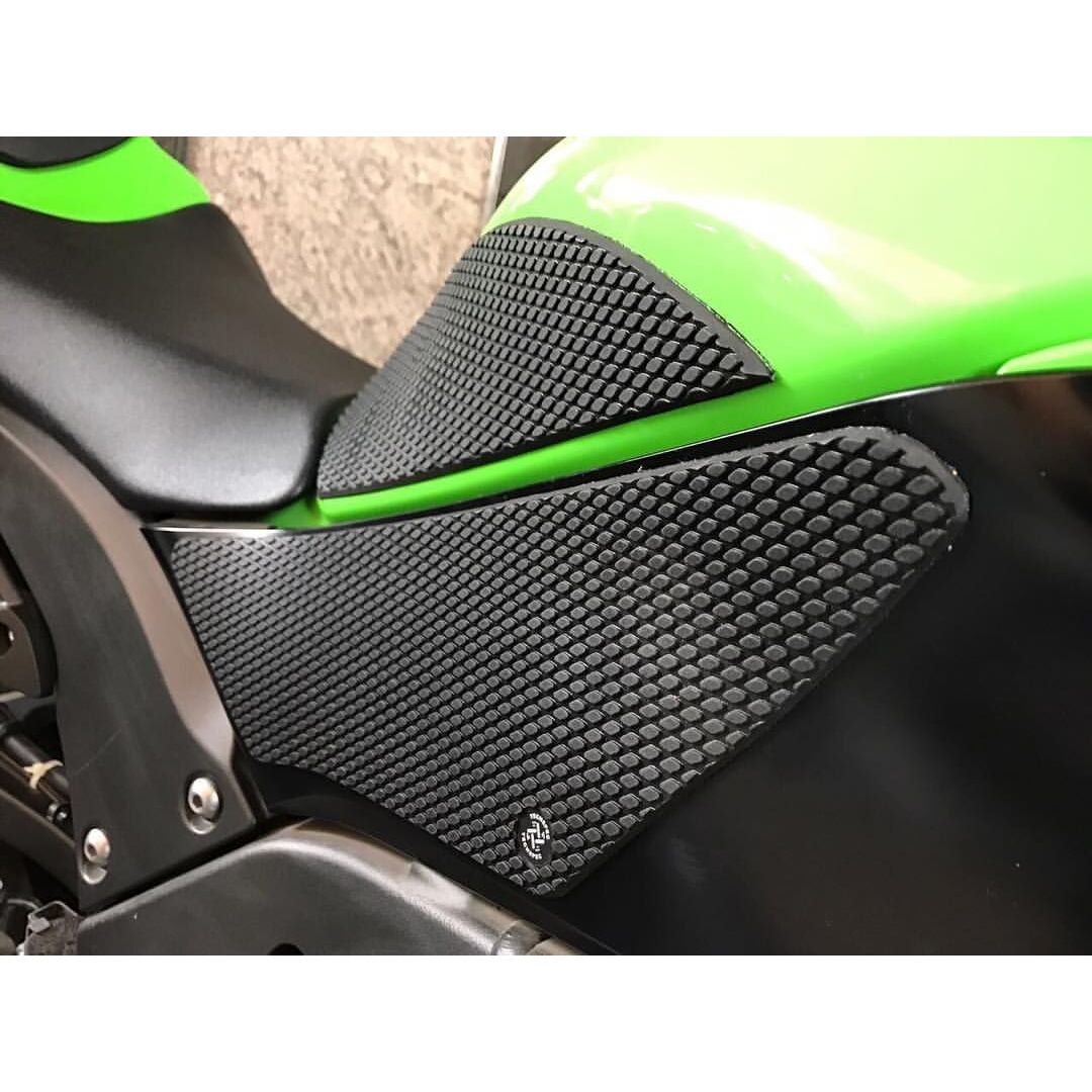 Parts Kawasaki Ninja ZX10R Fuel Tanks / Caps TechSpec