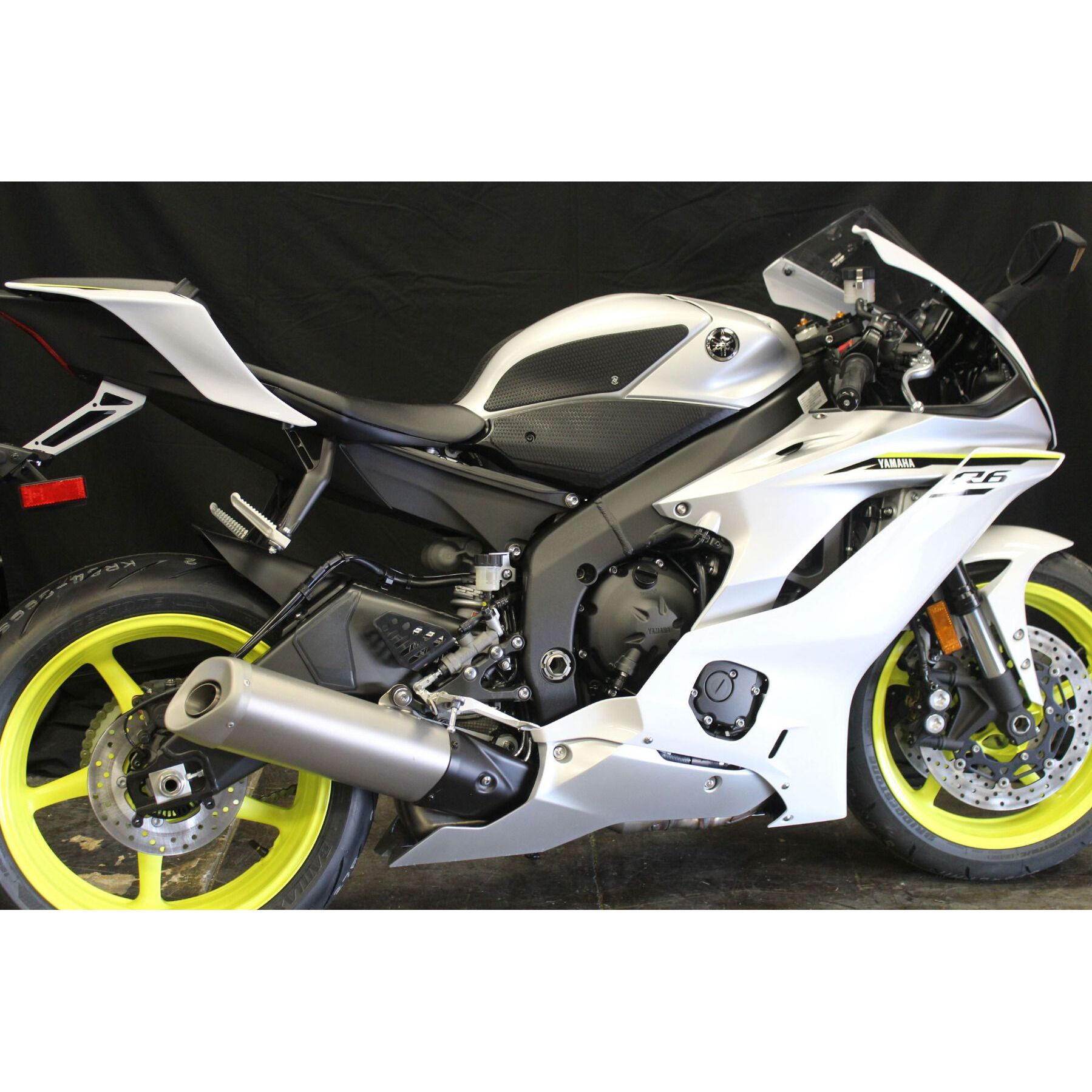 2017 r6 white store