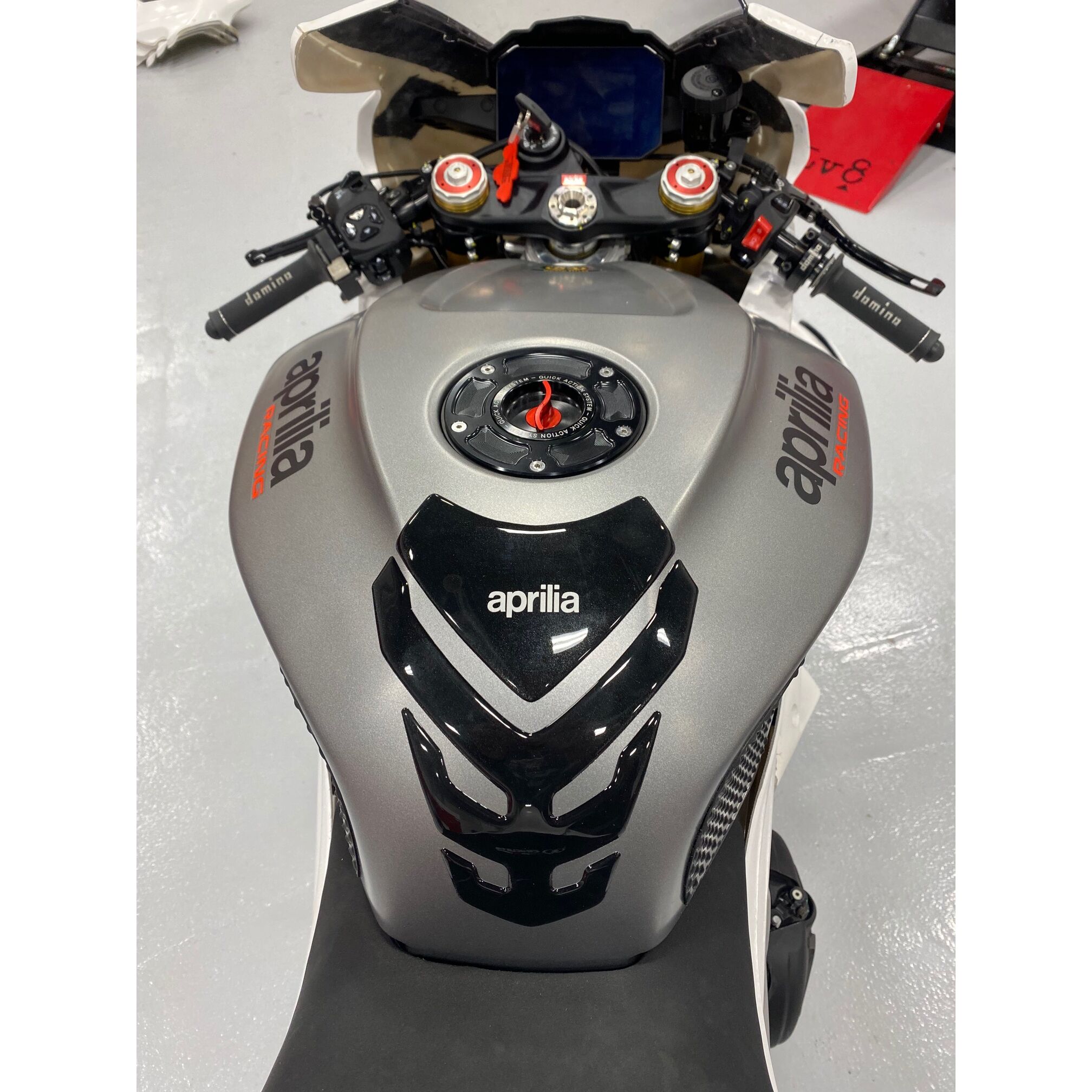 Rsv4 tank cover deals